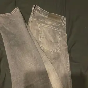 Jack&jones jeans andvända 3-4 gånger säljs för att dom inte passar storlek 31 34 