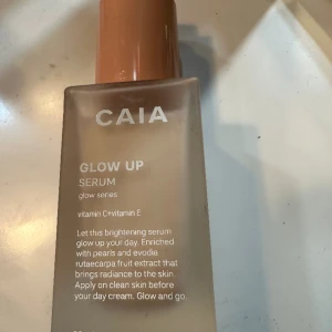 Caia , serum , lite använd ,  - Caia serum ,, lite använd ,,, .  Ordinarie pris 295,, men säljer för 50  .  Finns i Åmål kan skickas 