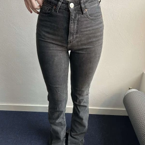 Stylish slit byxor - Fina byxor, bra skick, knappt använda, 