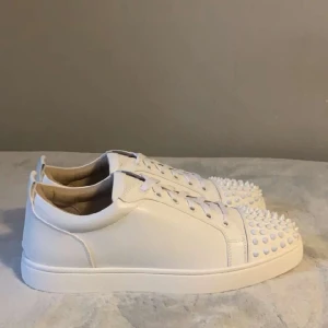 Loubs - Tja! Säljer ett par nya loubs för 4500, nya, köpte dom från plick 