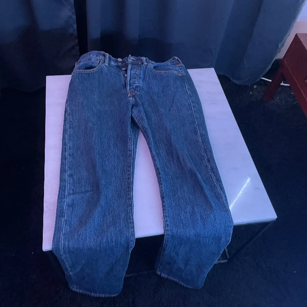 Levi 501 jeans storlek W28 L32. Jeans & Byxor.