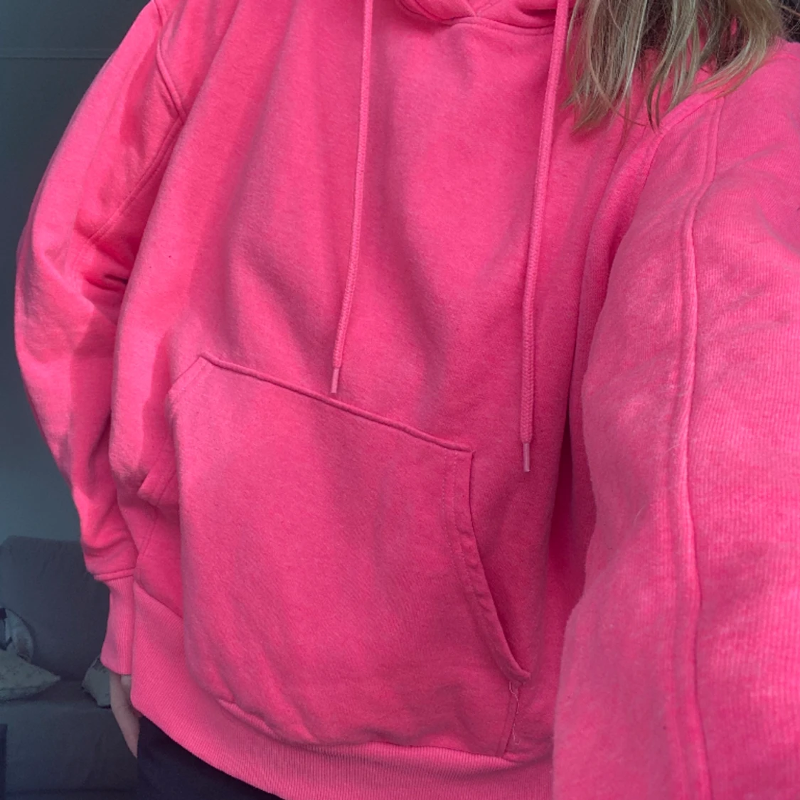 Weekday neonrosa hoodie - 90