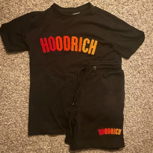 Hoodrich Set - Köpt: Jd sports ca 1200kr Skick: 10/10 Skador: Inga Passar Xs/S