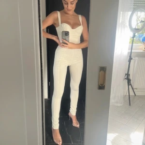 Jumpsuit  - Jättefin jumpsuit från House of CB🤍Bild från säljare och endast testad!