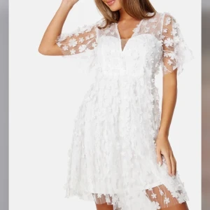 Student klänning  - Klänning passande till studenten i storlek 36, nypris 1000kr   Pris kan diskuteras 