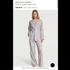 Pyjamas från Victoria’s secret - Randig pyjamas från Victoria’s secret, helt ny💗Storlek small short alltså är den lite kortare, inte mycket men lite. Skriv för fler bilder🫶