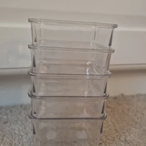 Smink lådor - Säljer smink lådor i storlek S (varje sida är 8cm) säljer alla för 35kr och 1 för 8kr  ich frakt 15kr ❤️