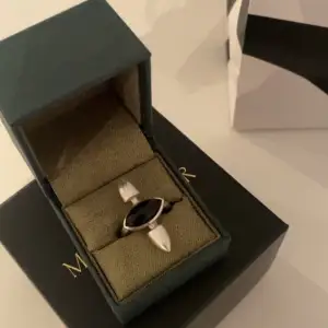 Säljer min så coola ring från Maria Nilsdotter då den inte kommer till användning! Så cool och unik!!💕💕