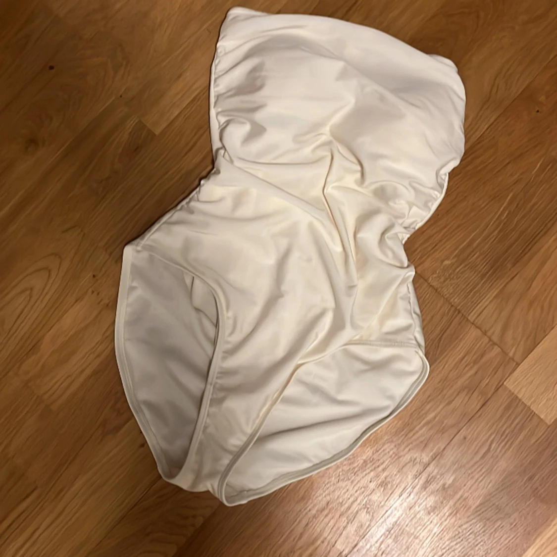 Strapless baddräkt - 91