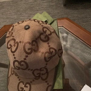 JUMBO GG CANVAS BASEBALL HAT - Den är i en box helt ny har inte använt den har fortfarande tags på sig  storlek M.