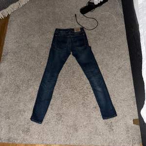 Skit feta nudie jeans! Passade inte på mig tillräckligt bra enligt mig. Kan tänka mig att sänka priset.