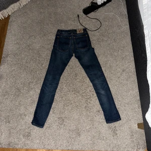 Nudie jeans  - Skit feta nudie jeans! Passade inte på mig tillräckligt bra enligt mig. Kan tänka mig att sänka priset.