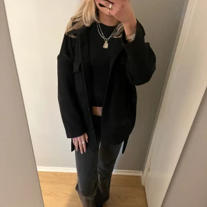 Kappa  - Jättefin kappa från gina, köpt för 600, väl använd men fint skick! 