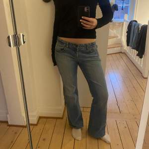 Lågmidjade vintage jeans. Inga defekter. Skriv för mått och fler bilder! 