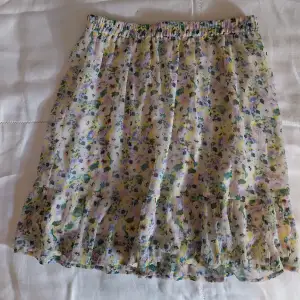 Jättefin Vero Moda kjol, köpt för ca 300💗 Nyskick, endst använd några få gånger.