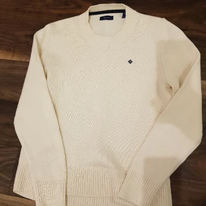 Gant stickad tröja s dam - Gant stickad tröja s dam i fint skick 