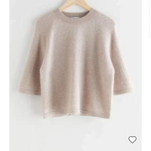 Other stories tröja!💕 - Denna tröja har inga noppror eller liknande! Säljer för ett bra pris då den inte kommer till användning längre! Kontakta mig för intresse!