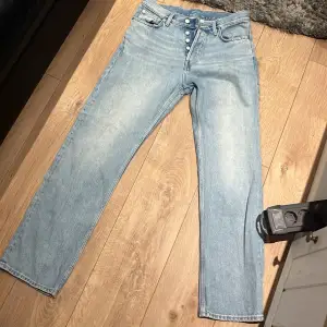 Herr jeans ifrån Weekday i modellen space relaxed straight jeans💕nypris 600