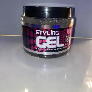 Oöppnad styling gel köpt för 50kr.☺️