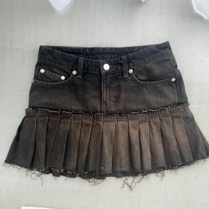 Cool jeanskjol!! - Säljer denna coola jeanskjol!! Kontakta för mått❤️