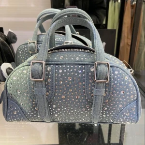 väska - intressekoll på min sjukt snygga väska från zara! använd 1 gång, inga defekter