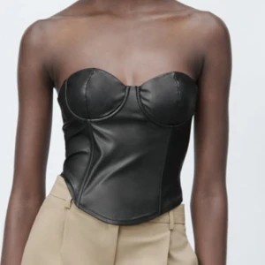 Korsett topp - Korsett topp från zara aldrig använd  💕