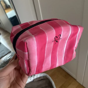 Necessär  - Fint skick, ganska liten