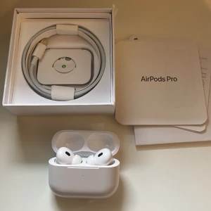 Hörlurar  - Nyskick   Kom Dm för mer information  Finns 10st par inne 