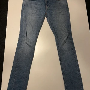 Nudie jeans grim Tim slim fit - Säljer nu mina nudie jeans köpta för 1600 säljer då dom har blivit för små jättebra skick hör av dig om du har frågor