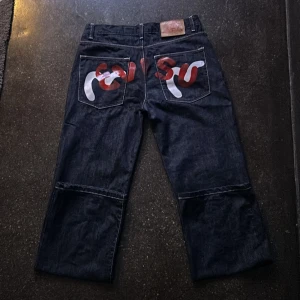 Evisu raw denim jeans - Helt nya dark wash jeans. Pris kan diskuteras vid snabb affär.