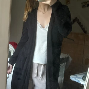 Två olika koftor! - Knappt använda! Köp båda för 100kr Köp en för 70kr