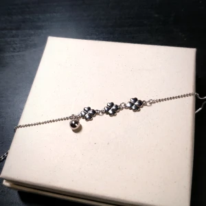Lycko🍀 armband av silver - Sötaste armbandet gjord av 100% sterlingsilver. Perfekt för st. Patricks day eller om du bara vill ha lite extra tur i livet.