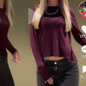 Vinröd tröja✨✨ - Så snygg vinröd tröja från zara. Slutsåld och mycket efterfrågad!💕💕 storlek M men sitter som S