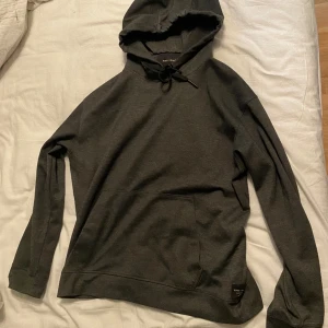 Replay Hoodie - En ”Replay Denim Sartoriale” hoodie, använd kanske två gånger. Riktigt skönt material och även snygg! Men är lite för lite för mig Skick 10/10. 