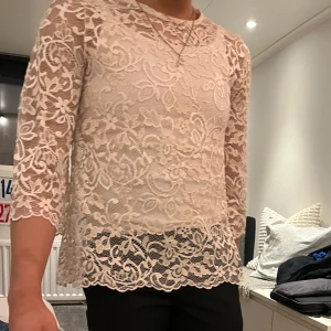 Spets topp - Super fin spelstopp som passar perfekt till sommaren och till under tröjor🩷