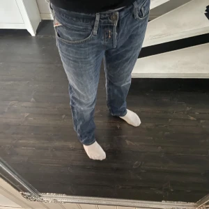 Replay jeans  - Säljer ett par mörkblå Replay jeans i fint skick. Storlek 33/33. Hör gärna av er vid ytterligare frågor!