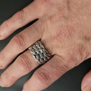 Helt ny silver 925 ring justerbar kommer passa de flesta fingrar 