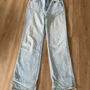 Jeans från Pull & Bear stl 38 - Jeans i bra beg skick från pull & bear 