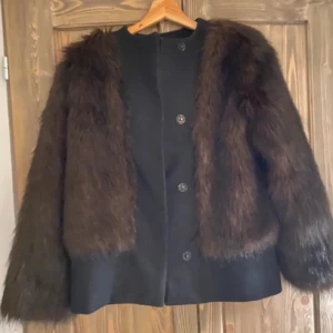 Pälsjacka från Filippa K - Den perfekta pälsjackan från Filippa k❤️