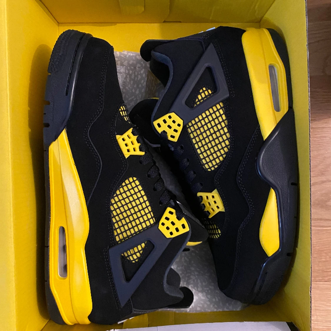 Jordan 4 yellow thunder