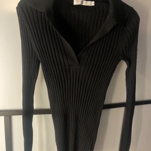 Ribbad tröja - Ribbad tröja från okänt märke, i nytt skick. 
