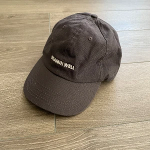 Keps Vitamin Well - Vitamin Well keps, one size och den är ställbar. Aldrig använd. Limiterad och går ej att köpa.