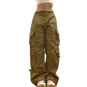 Brandit Cargos - Skitsnygga cargopants från Brandit. Går att justera både i midjan och längst ner vid fötterna! Skriv vid frågor eller om du vill ha fler bilder. Kan mötas i Stockholm och Uppsala   Se min profil för likande byxor!!!
