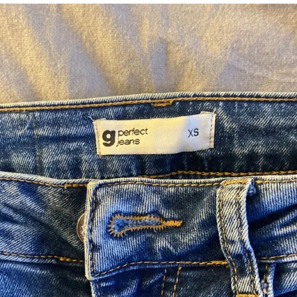 Lägger upp igen pga oseriös köpare, säljer pga att de är för små. Jättebra skick💙. Jeans & Byxor.