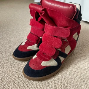 Isabel Marant Bekett Sneakers Skor - ÄKTA !!!Byter helst!!! till andra i storlek 41 (vilken färg som helst)  Aldrig använda - JÄTTEFINT skick Bor i London så kan ej skicka förens påskhelgen. 