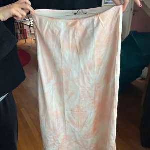 Kjol från ginatricot - Somrig kjol från ginatricot, perfekt till sommaren i storlek s