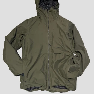 Everest skidjacka - Snygg Everest skidjacka i storlek M. Säljer pga att jag inte använder. Nypris 1800kr. Kan mötas upp i Stockholm 