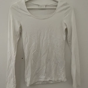 Vila tunn vit tröja  - Mjuk Vila tröja xs/s välbehållen 