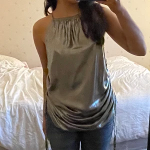 Silvrig topp Zara - Nyskick