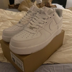 Air Force 1 - 46 - Tja! Säljer dessa AF1 i storlek 46. Använt en gång. Kvitto följs med